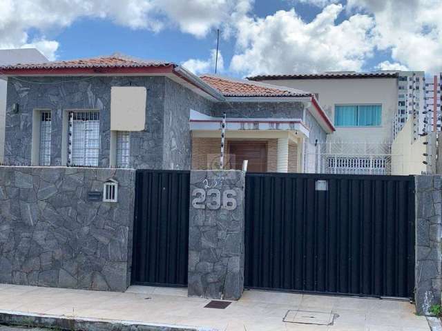 Descubra uma casa exuberante de 232m² com tudo o que você precisa para viver com estilo e exclusividade.