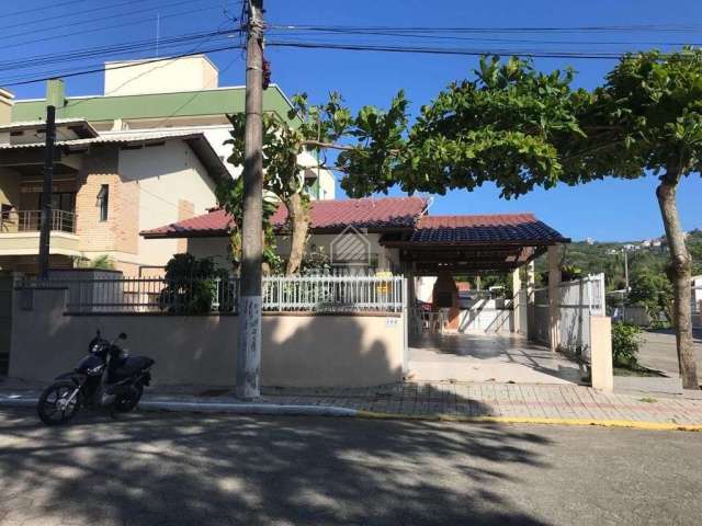 Casa à venda em bombas