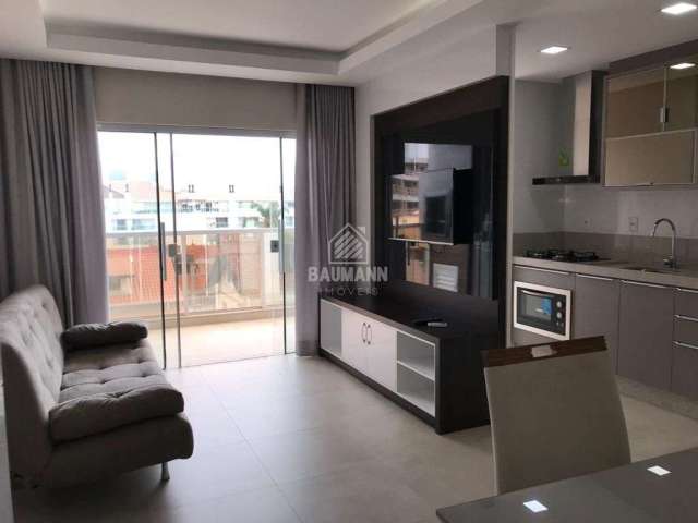 Apartamento com 02 suítes próximo à praia