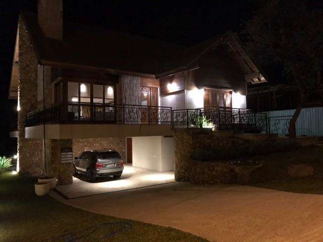 Casa 04 Dorm. à venda no Bairro Aspen Mountain com 420 m² de área privativa - 2 vagas de garagem