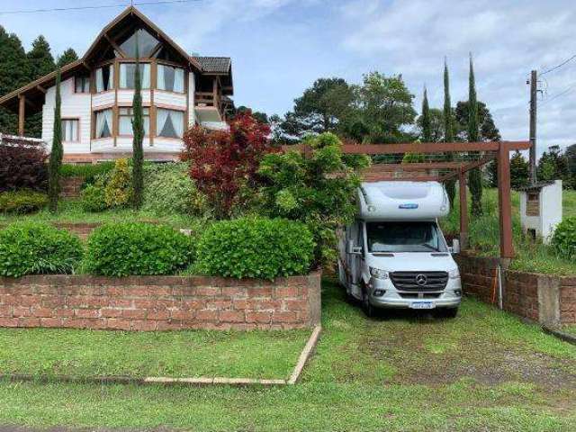 Casa 03 Dorm. à venda no Bairro Golf Club com 300 m² de área privativa - 2 vagas de garagem