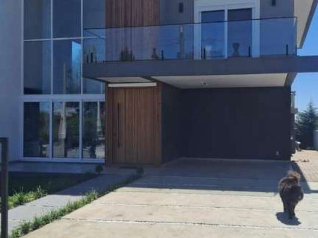 Casa 03 Dorm. à venda no Bairro Morada da Serra com 330 m² de área privativa - 2 vagas de garagem