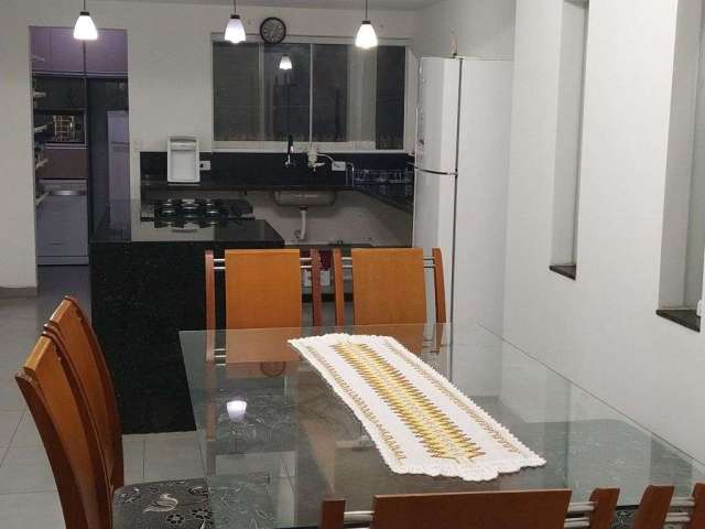 Sobrado com 4 dormitórios, 289 m² - venda por R$ 850.000,00 ou aluguel por R$ 3.644,63/mês - Parque Jaçatuba - Santo André/SP