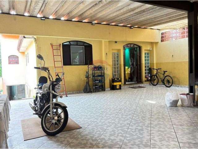 CASA ESPAÇOSA NO BAIRRO GOPOUVA, 452,13m²!