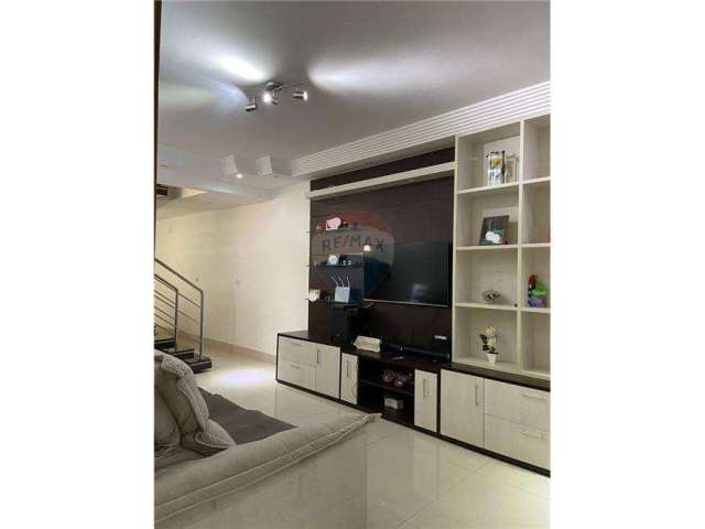 Excelente Sobrado 3 Dorm. com planejados 1 com closet e 2 com ar condicionado