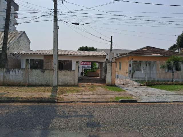 Terreno ZR4 com Casa à venda no Boa Vista em Curitiba