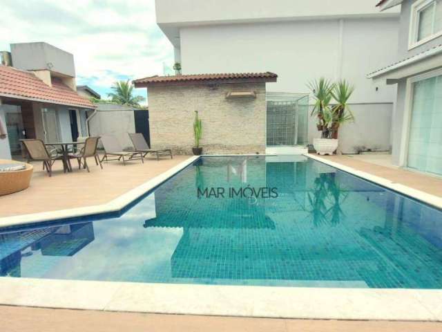 Casa em excelente localização para locação anual em condomínio fechado na região da praia de Pernambuco no Guarujá!