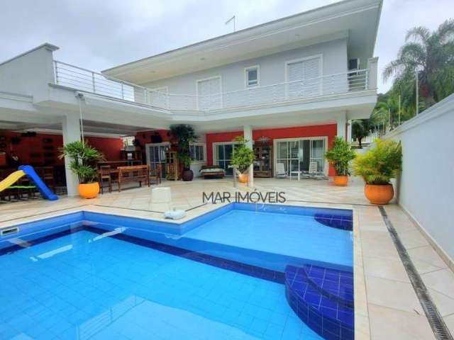 Excelente casa com 5 suítes em condomínio fechado de alto padrão na região da praia de Pernambuco no Guarujá!