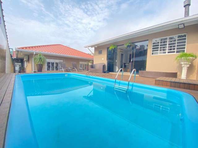 Linda Casa com Piscina em Capoeiras