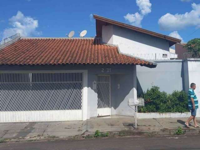 Excelente  residencia ampla, com total segurança , localização excelente