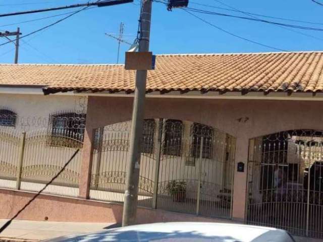 Casa com 3 quartos à venda no Jardim Bela Vista, Bauru  por R$ 700.000