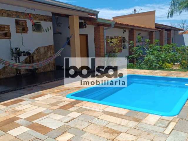 Linda casa com 3 suites em pederneiras