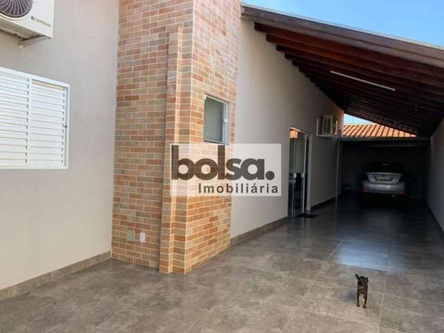 Casa para venda com 180 m² e 3 quartos em Núcleo Habitacional Mary Dota, Bauru - SP