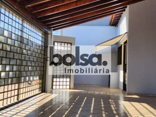 Imovel comercial de esquina mais casa com 3 domitórios ! !