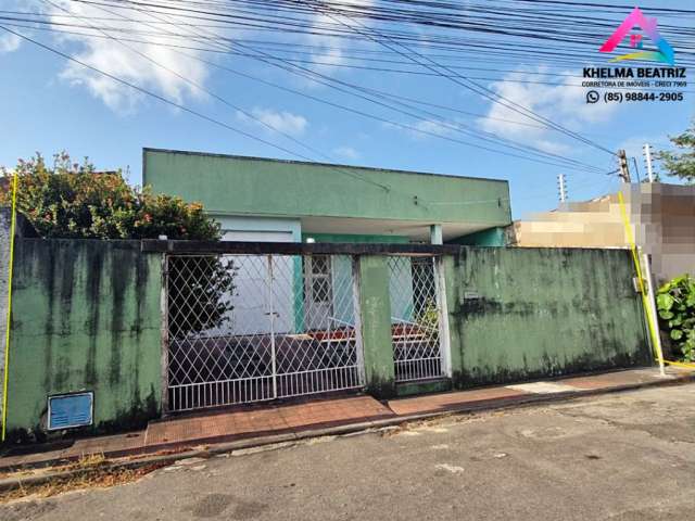 Vendo casa plana com amplo terreno, Bairro de Fátima, próx. ao novo Mercantil São Luiz da Aguanambi