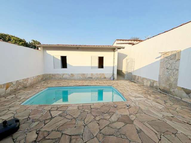 Excelente casa com 3 quartos, e quintal com piscina no bairro Vista Verde