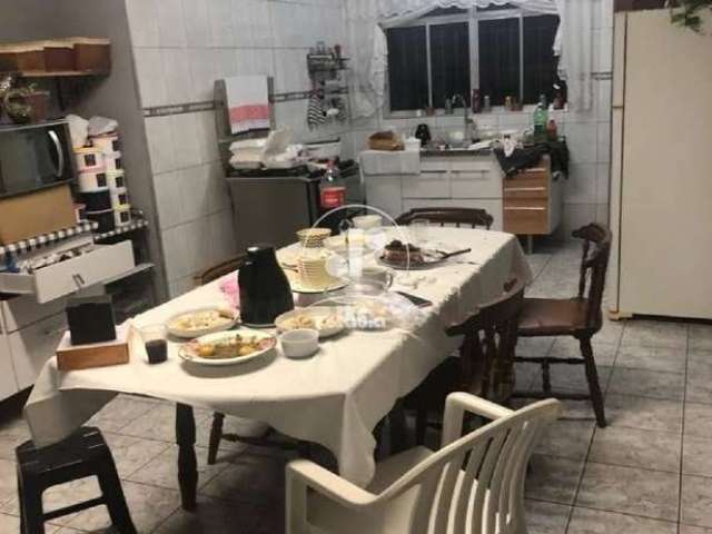 Sobrado a venda no Parque Gerassi, Santo Andre, 210m², com 3 dormitorios sendo 1 suite, sala e cozinha ampla, 3 vagas de garagem cobrertas  e sacada