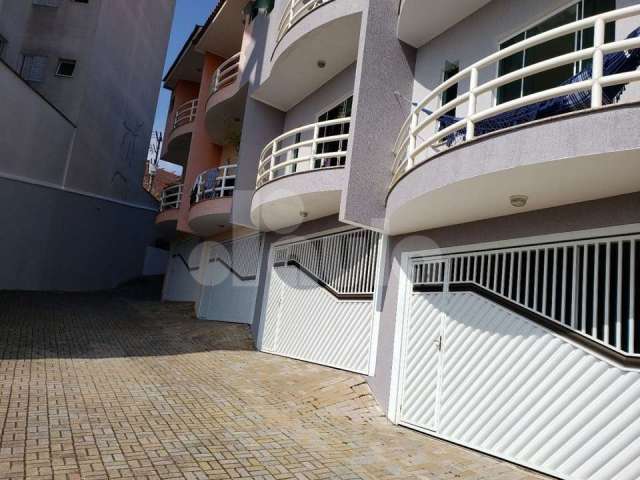 Sobrado em condominio fechado no Baeta Neves, SBC, 160m², 3 Dormitório1 Suítes, 3 Vagas. Cozinha planejada, sacada no quarto e na sala. Churrasqueira