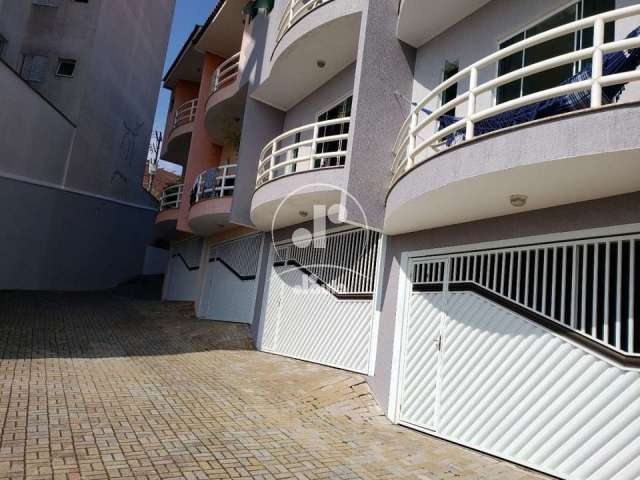 Sobrado em condominio fechado no Baeta Neves, SBC, 160m², 3 Dormitório1 Suítes, 3 Vagas. Cozinha planejada, sacada no quarto e na sala. Churrasqueira