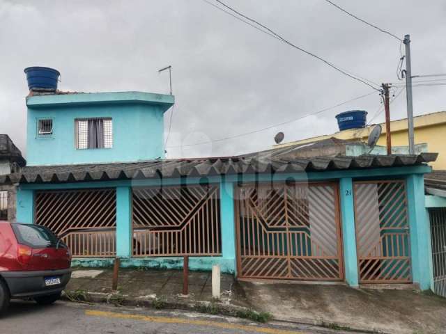 Casa de 248,00 m² à venda em Santo André-SP, no Condomínio Maracanã, com 3 quartos, 2 salas, 2 banheiros e 2 vagas de garagem