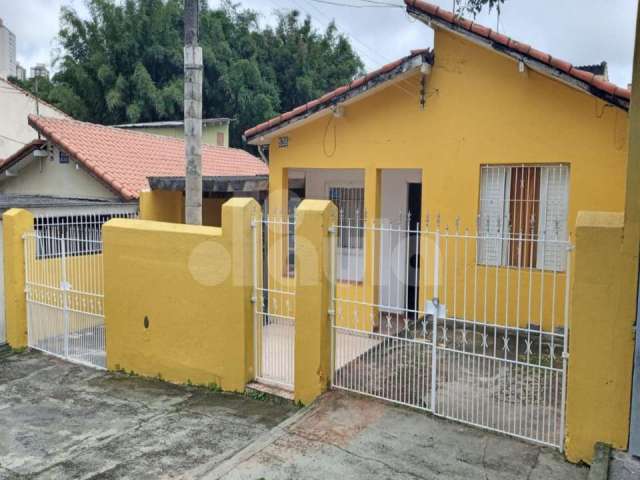 Casa na Vila Cecilia Maria com 104 m² de área construída e 220 m² de terreno, dimensão  10x22 .