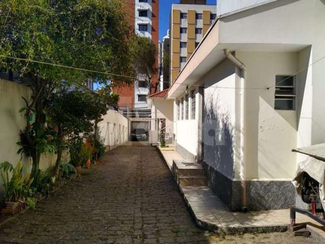 Casa térrea 342m², em excelente localização na Vila Bastos, Santo André.