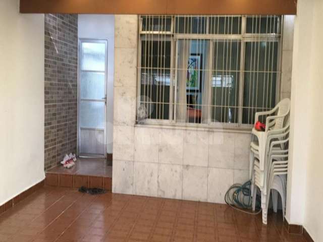 Sobrado de 185m² à venda na Vila Floresta, Santo André-SP: 4 quartos, 1 suíte, 1 sala, 2 banheiros e 2 vagas de garagem