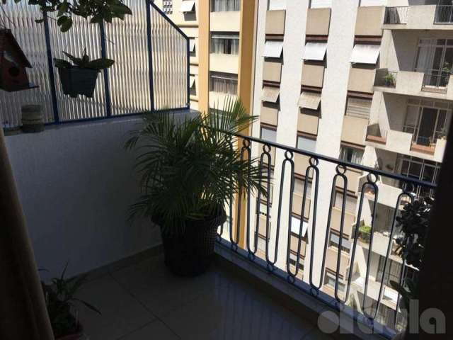 apartamento a venda no bairro do centro de santo andré com três quartos, sendo uma suíte com planejados, sala ampla com varanda e sanca.