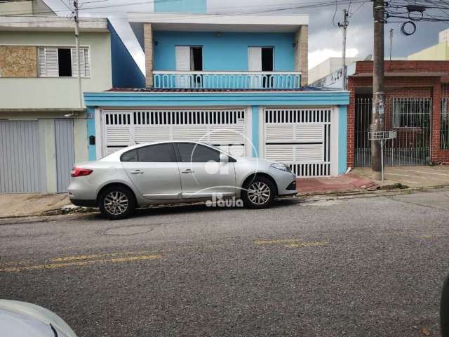 Sobrado de 251m² à Venda em Santo André-SP! 4 Quartos, 4 Suítes, 2 Salas, 5 Banheiros, 3 Vagas. Venha Conferir!