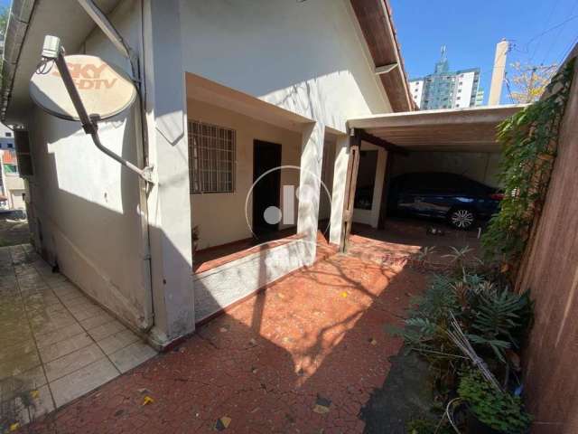 Vila Valparaíso.  Excelente Terreno de 400m2 com Casa Antiga e habitável. Ideal para construção de apartamentos sem condomínio ou com condomínio.