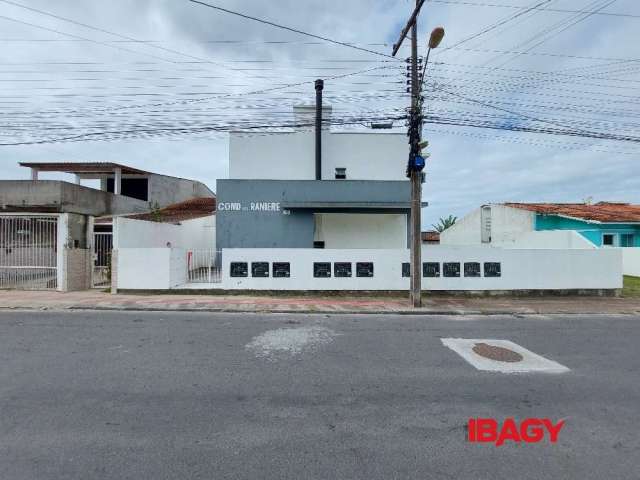 Casa em condomínio fechado com 2 quartos para alugar na Rua Isabel Pires de Oliveira, 303, Forquilhas, São José, 69 m2 por R$ 1.500