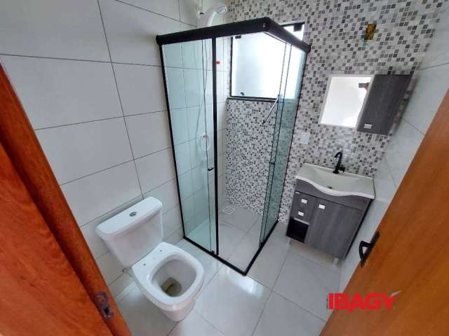 Casa com 3 quartos para alugar na Guarapari, 363, Enseada de Brito, Palhoça, 85 m2 por R$ 2.600