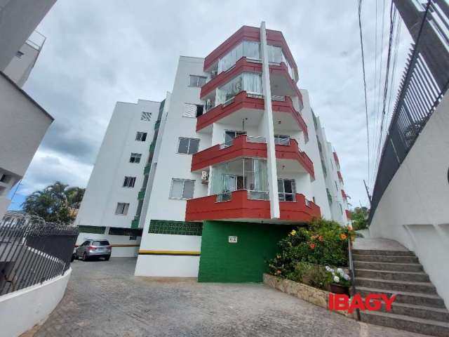 Apartamento com 3 quartos para alugar na Rua Douglas Seabra Levier, 235, Carvoeira, Florianópolis, 63 m2 por R$ 2.500