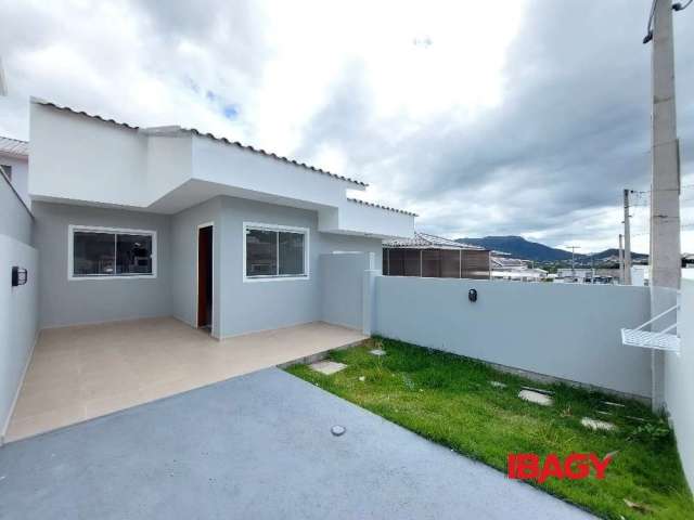 Casa com 2 quartos para alugar na Rua Rubens de Andrade, 01, Bela Vista, Palhoça, 43 m2 por R$ 1.700