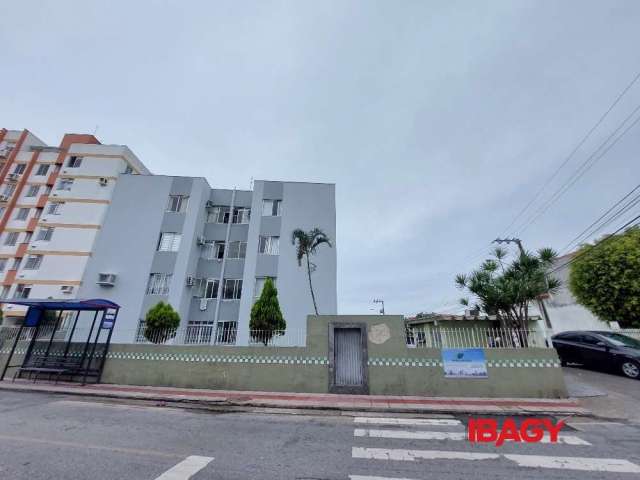 Apartamento com 3 quartos para alugar na Rua Gentil Sandin, 30, Praia Comprida, São José, 56 m2 por R$ 2.200