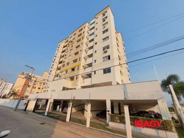 Apartamento com 2 quartos para alugar na Rua Recanto dos Santos, 235, Pedra Branca, Palhoça, 54 m2 por R$ 2.200