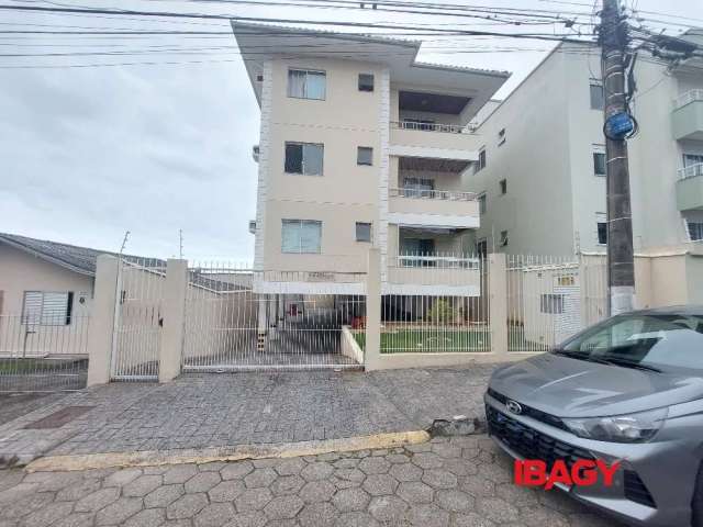 Apartamento com 3 quartos para alugar na Rua Antônio Mariano de Souza, 1031, Ipiranga, São José, 90 m2 por R$ 3.300