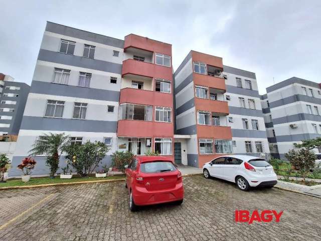 Apartamento com 2 quartos para alugar na Rua Expedicionário, 186, Praia Comprida, São José, 53 m2 por R$ 2.100