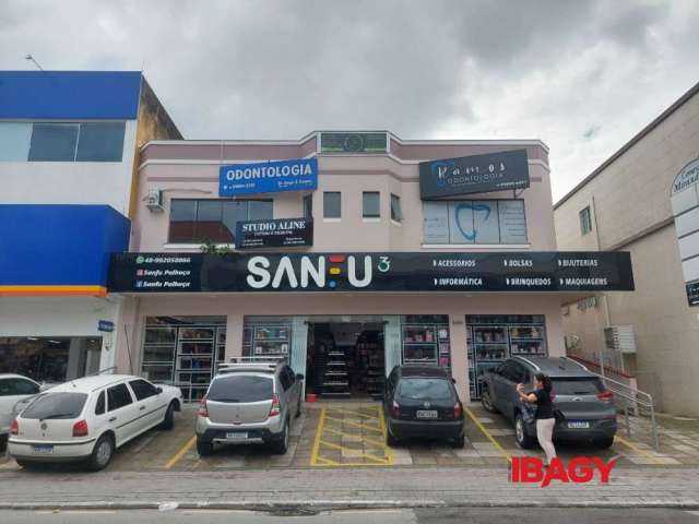 Sala comercial com 1 sala para alugar na Rua Caetano Silveira de Matos, 02668, Centro, Palhoça, 30 m2 por R$ 1.100