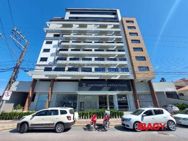 Sala comercial com 1 sala para alugar na Rua Campolino Alves, 300, Capoeiras, Florianópolis, 37 m2 por R$ 1.200