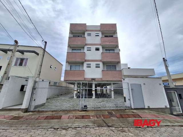 Apartamento com 2 quartos para alugar na Rua Dezesseis de Julho, 209, Caminho Novo, Palhoça, 55 m2 por R$ 2.200