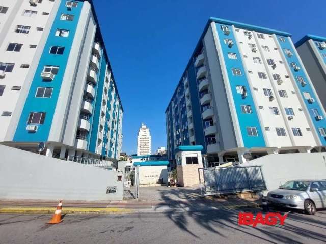 Apartamento com 2 quartos para alugar na Rua São Cristóvão, 94, Barreiros, São José, 55 m2 por R$ 2.200