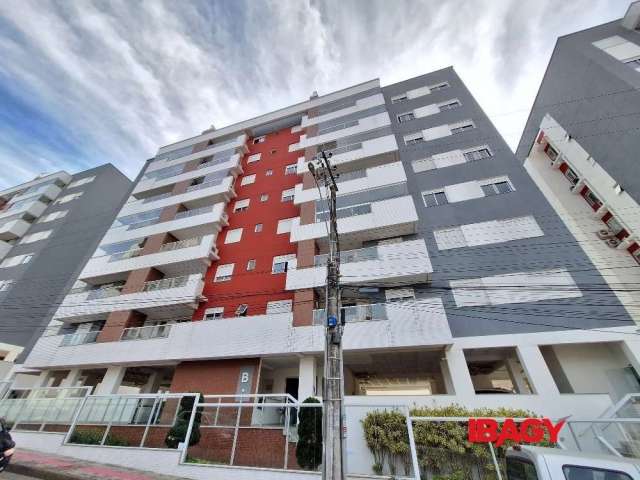 Apartamento com 2 quartos para alugar na Rua Felipe Domingos Petry, 600, Praia Comprida, São José, 79 m2 por R$ 3.000