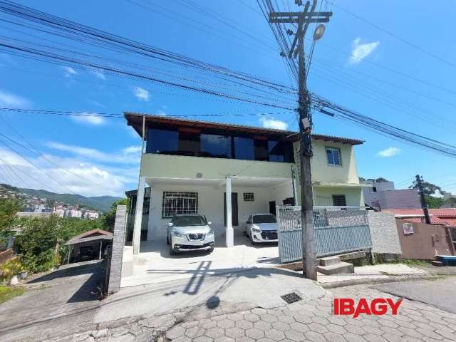 Casa com 1 quarto para alugar na Rua João Gonzaga da Costa, 374, Saco Grande, Florianópolis, 100 m2 por R$ 2.600