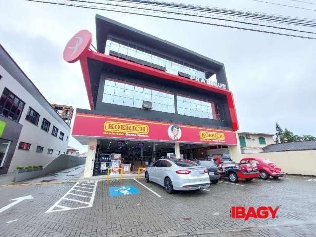 Sala comercial com 1 sala para alugar na Avenida Bom Jesus de Nazaré, 935, Aririu, Palhoça, 53 m2 por R$ 3.000