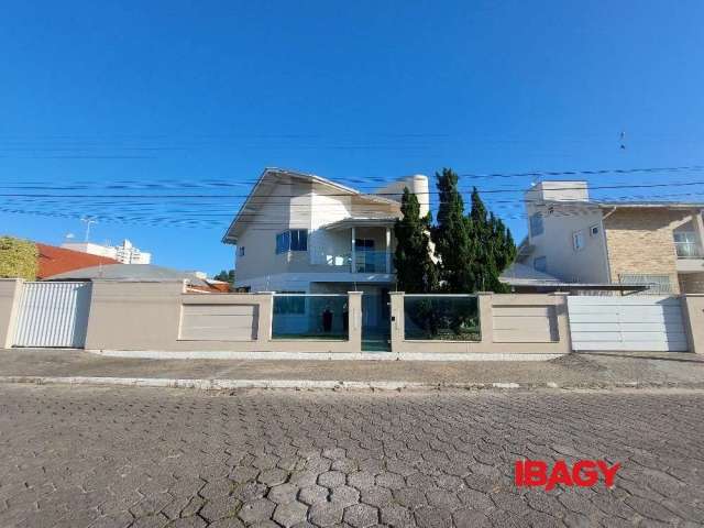 Casa com 3 quartos para alugar na Rua Vilma Weiss, 115, Centro, Palhoça, 480 m2 por R$ 11.000