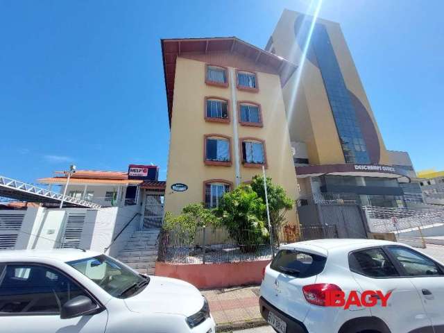 Apartamento com 1 quarto para alugar na Rua Joaquim Carneiro, 136, Capoeiras, Florianópolis, 55 m2 por R$ 1.300