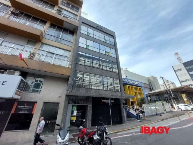 Apartamento com 1 quarto para alugar na Rua Arcipreste Paiva, 115, Centro, Florianópolis, 29 m2 por R$ 2.500