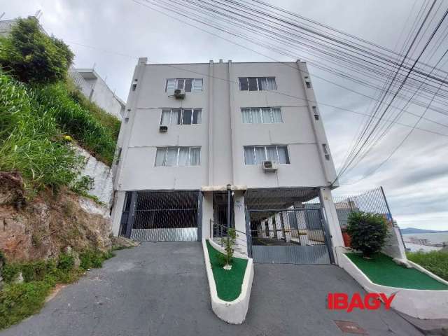 Kitnet / Stúdio para alugar na Rua Poeta Francisco Machado de Souza, 98, Estreito, Florianópolis, 19 m2 por R$ 1.050