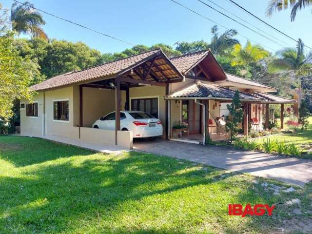 Casa com 3 quartos para alugar na Rua Bento Manoel Ferreira, 654, Ratones, Florianópolis, 174 m2 por R$ 4.500